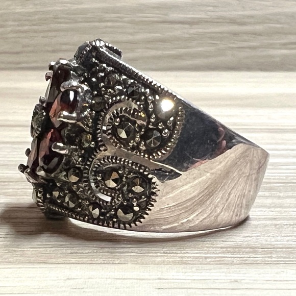 Vintage Designer CFJ Sterling Silver Garnet & Marcasite Flower Ring, Size 8 - Picture 3 of 11